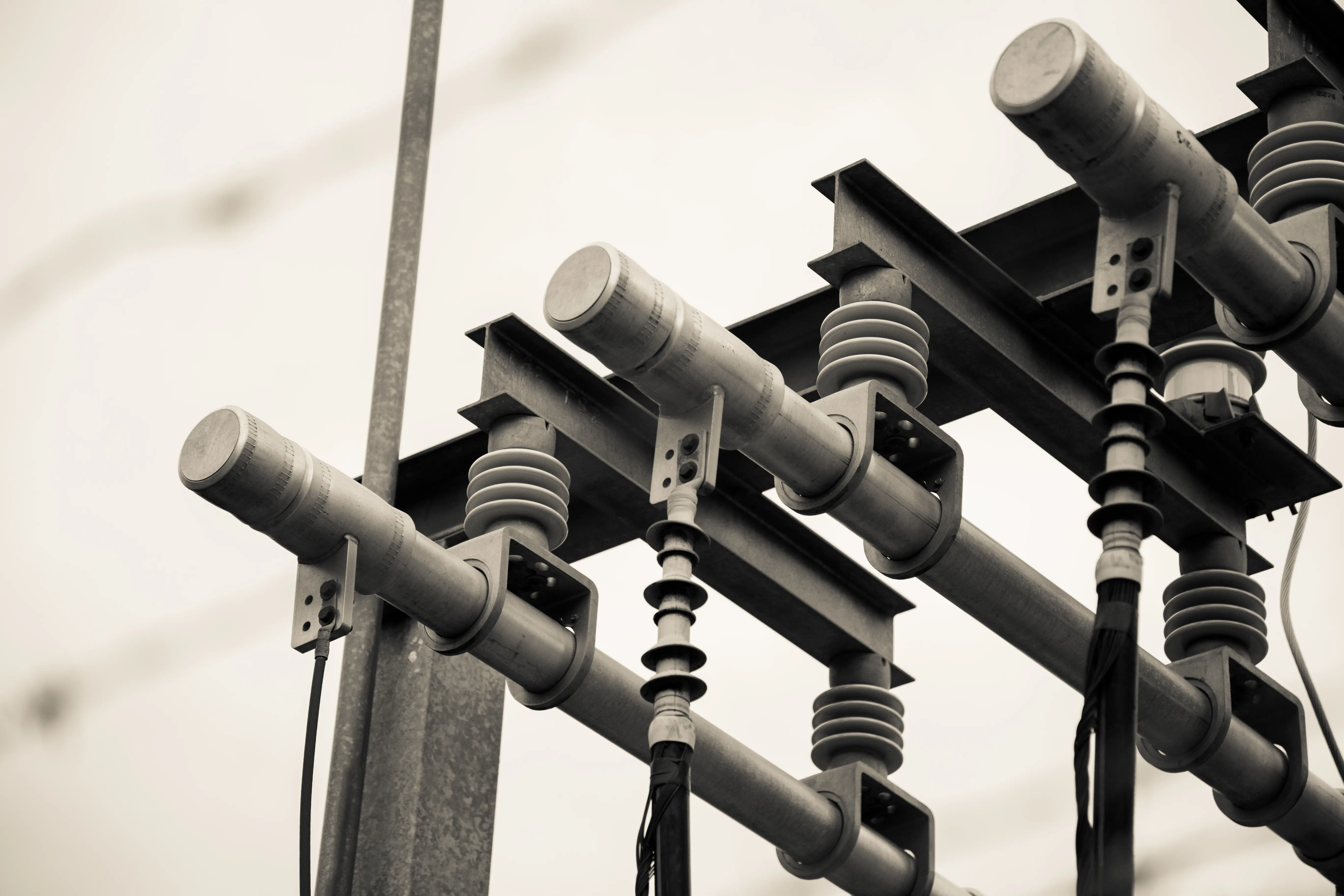 Nowoczesna aparatura i izolatory stacji transformatorowej jako element bezpiecznej sieci elektroenergetycznej